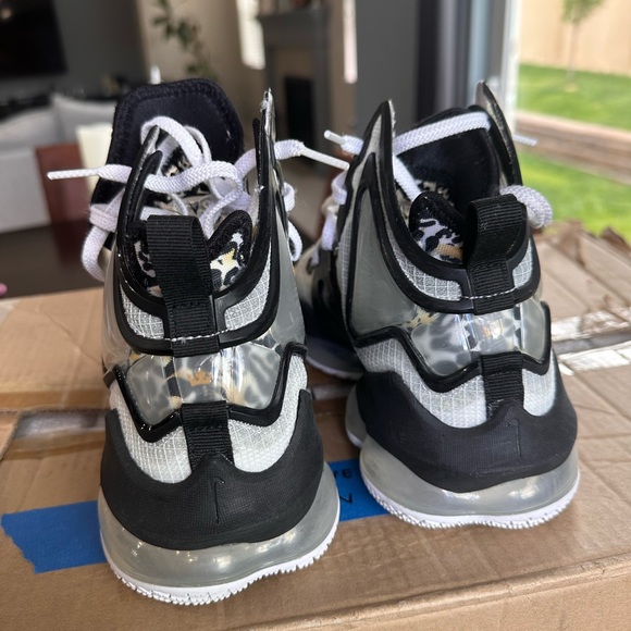 Lebron James XIX Men’s Basketball Shoe - Picture 3 of 10